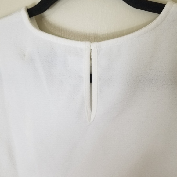 DO + BE white bell sleeve cre neck polyester blouse NWT - Picture 4 of 7